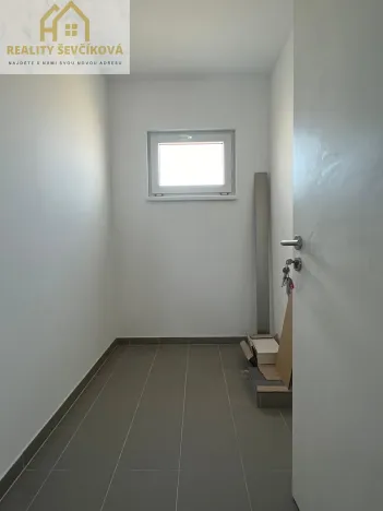 Pronájem bytu 1+kk, Hrochův Týnec, Nádražní, 28 m2
