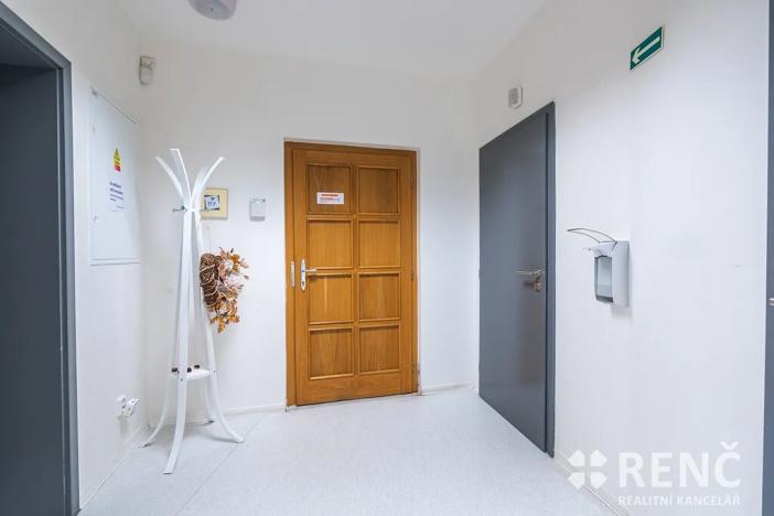 Pronájem kanceláře, Brno, Slovákova, 129 m2