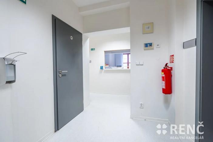 Pronájem kanceláře, Brno, Slovákova, 129 m2