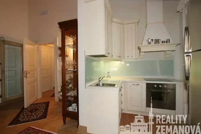 Pronájem bytu 1+kk, Praha - Vinohrady, Italská, 49 m2