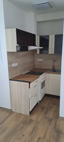 Pronájem bytu 2+kk, Praha - Čakovice, Bělomlýnská, 31 m2