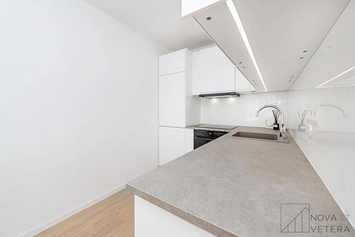 Prodej bytu 2+kk, Praha - Kobylisy, Třeboradická, 48 m2