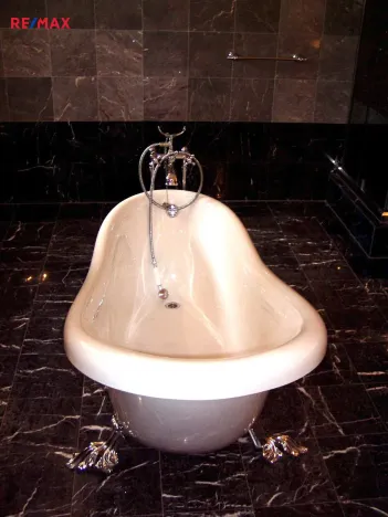 Pronájem vily, Perštejn, 700 m2