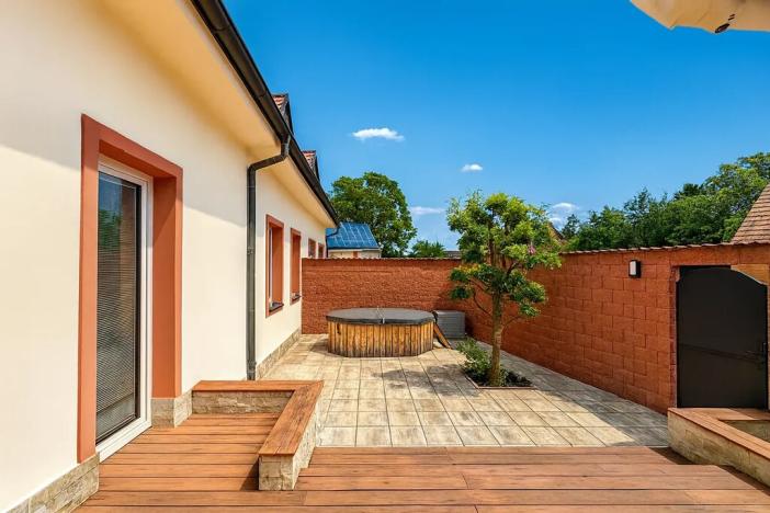 Prodej kanceláře, Čestlice, 1138 m2