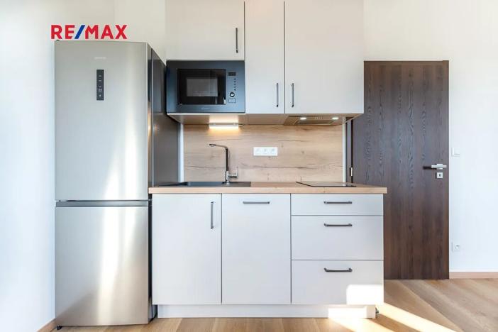 Pronájem bytu 1+kk, Praha - Libeň, náměstí Dr. Václava Holého, 27 m2