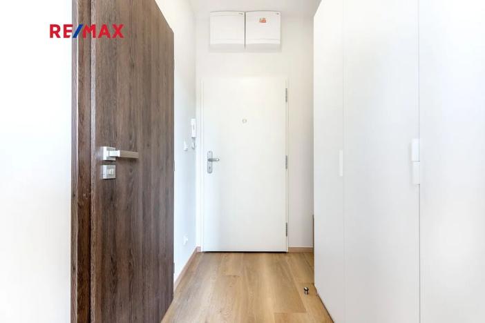 Pronájem bytu 1+kk, Praha - Libeň, náměstí Dr. Václava Holého, 27 m2