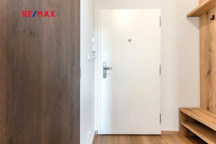 Pronájem bytu 1+kk, Praha - Libeň, náměstí Dr. Václava Holého, 27 m2