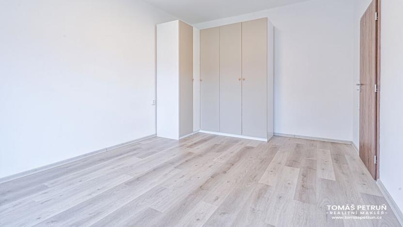 Pronájem bytu 2+1, Hradec Králové, Buzulucká, 70 m2