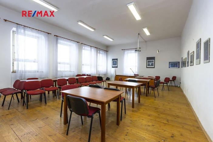 Prodej komerční nemovitosti, Dašice, náměstí T. G. Masaryka, 2490 m2