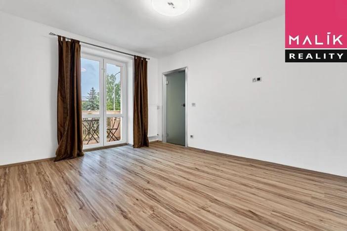 Prodej bytu 2+1, Ostrov, Hlavní třída, 64 m2