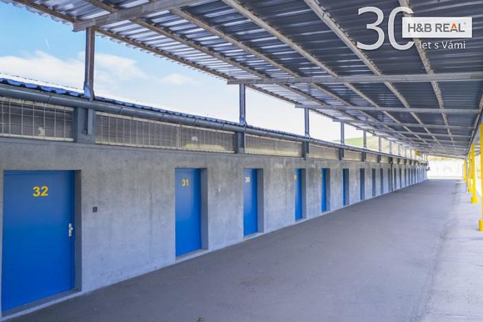 Pronájem skladu, Slušovice, 1200 m2