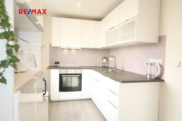 Pronájem bytu 2+kk, Praha - Malešice, U krbu, 51 m2