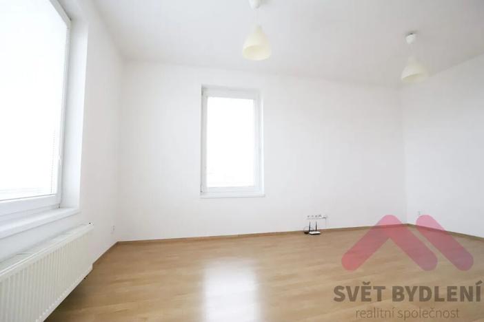 Pronájem bytu 1+kk, Praha - Hloubětín, Nademlejnská, 32 m2