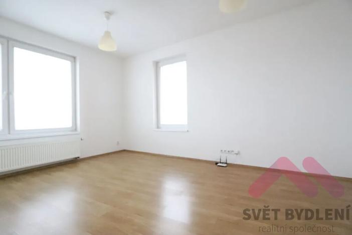 Pronájem bytu 1+kk, Praha - Hloubětín, Nademlejnská, 32 m2
