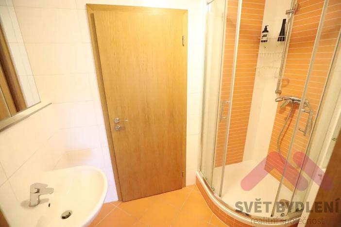 Pronájem bytu 1+kk, Praha - Hloubětín, Nademlejnská, 32 m2