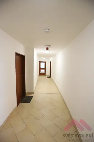 Pronájem bytu 1+kk, Praha - Hloubětín, Nademlejnská, 32 m2