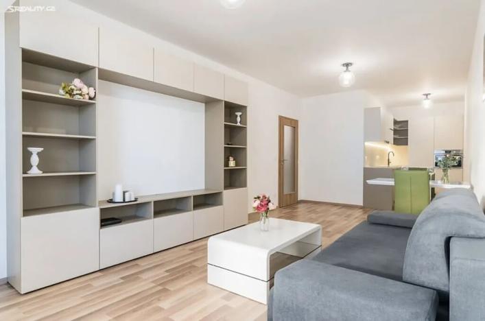 Pronájem bytu 2+kk, Praha - Strašnice, Zvěřinova, 60 m2