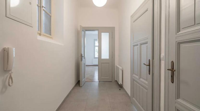 Pronájem bytu 2+kk, Praha, Křižíkova, 59 m2