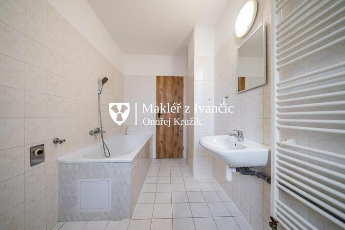 Prodej bytu 1+kk, Dolní Kounice, Masarykovo náměstí, 35 m2