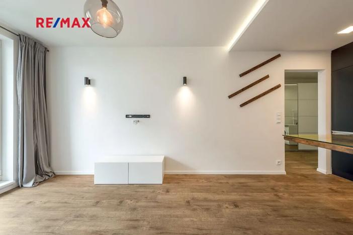 Pronájem bytu 2+kk, Praha - Vysočany, Pod Harfou, 55 m2