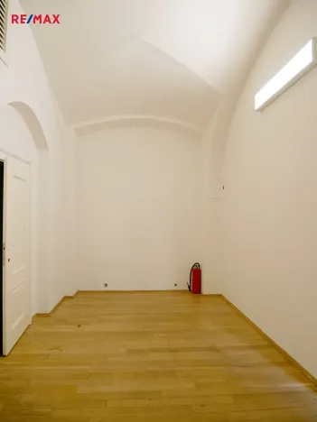Pronájem kanceláře, Praha - Malá Strana, Karmelitská, 80 m2