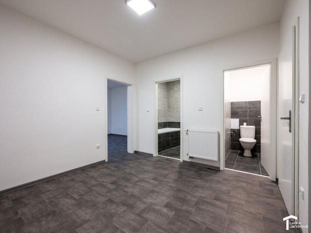 Pronájem bytu 2+kk, Pardubice - Zelené Předměstí, Sladkovského, 90 m2