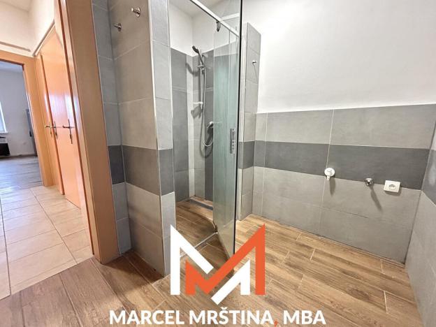 Pronájem bytu 2+1, Náchod, Husovo náměstí, 74 m2