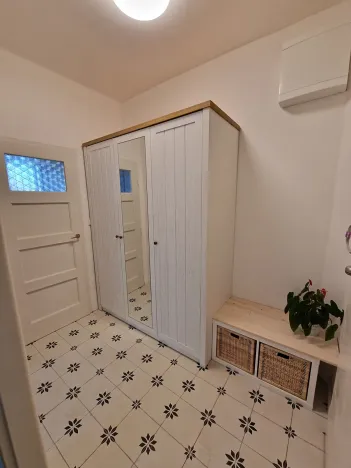 Pronájem bytu 2+kk, Praha - Smíchov, Křížová, 42 m2