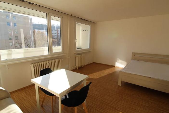 Pronájem bytu 1+kk, Praha - Karlín, Molákova, 36 m2