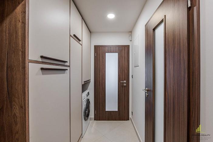 Pronájem bytu 1+kk, Praha - Holešovice, V háji, 35 m2