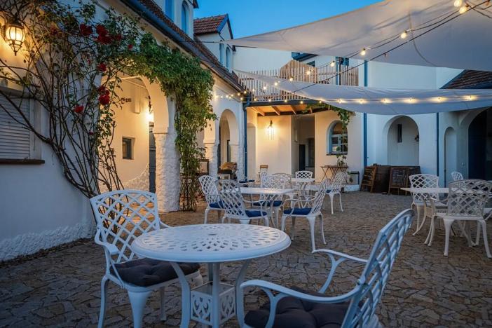 Pronájem restaurace, Dolní Dunajovice, Rudé armády, 500 m2