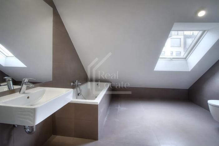 Pronájem bytu 1+kk, Praha - Karlín, Sokolovská, 76 m2