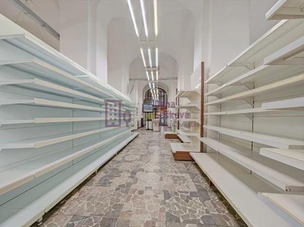 Pronájem obchodního prostoru, Jindřichův Hradec, nám. Míru, 520 m2