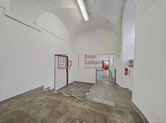 Pronájem obchodního prostoru, Jindřichův Hradec, nám. Míru, 520 m2