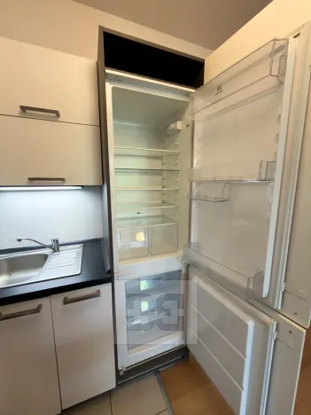 Pronájem bytu 1+kk, Praha - Vysočany, Jana Přibíka, 27 m2