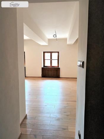 Pronájem bytu 2+1, Praha - Malá Strana, U lužického semináře, 74 m2