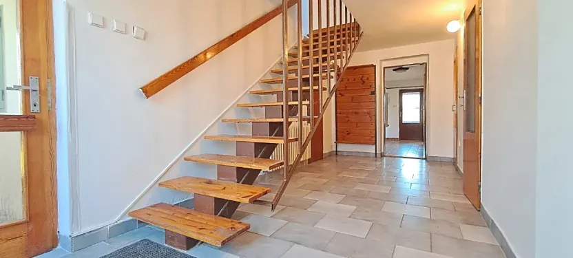 Prodej rodinného domu, Lomnička, 300 m2
