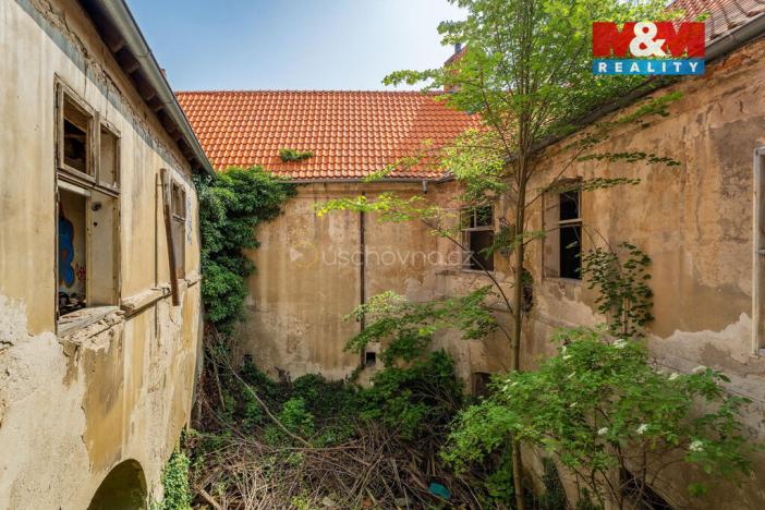 Prodej historického objektu, Zvoleněves, 5000 m2