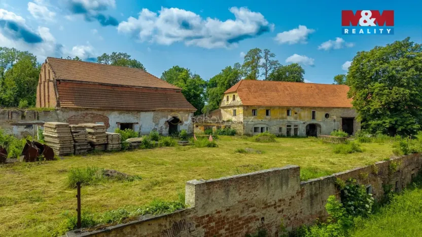 Prodej historického objektu, Zvoleněves, 5000 m2