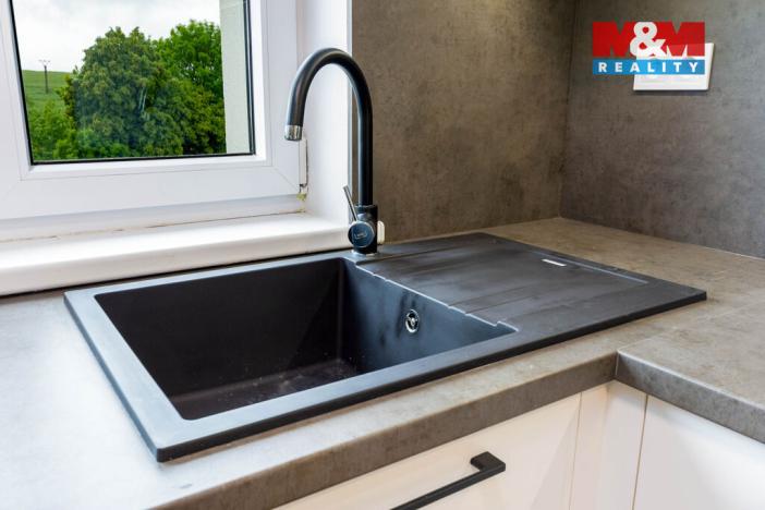 Prodej rodinného domu, Hrabyně, 188 m2