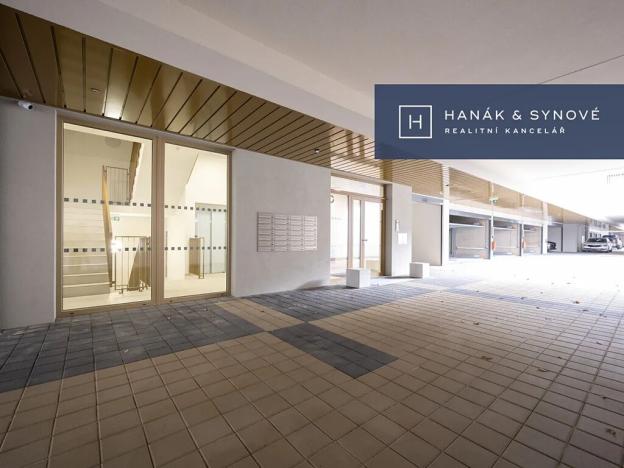 Pronájem garážového stání, Brno, Cejl, 12 m2