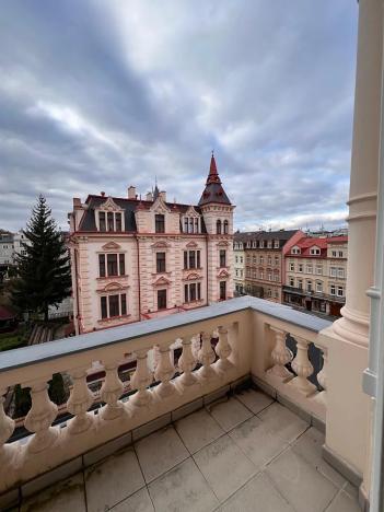 Prodej bytu 3+1, Karlovy Vary, Svahová, 98 m2