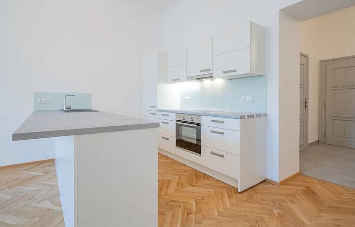 Pronájem bytu 4+kk, Praha, Křižíkova, 2 m2