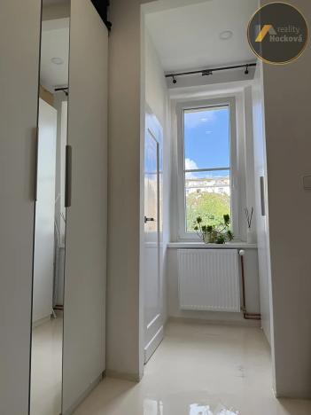 Pronájem bytu 2+kk, Praha - Vinohrady, Šrobárova, 49 m2