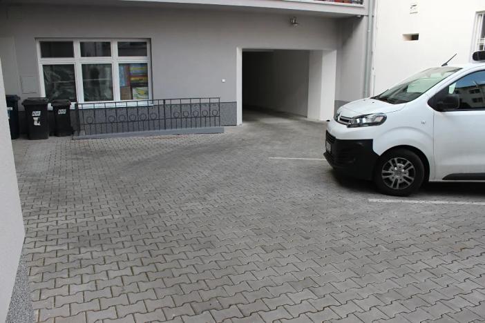 Pronájem skladu, Praha - Žižkov, Husitská, 28 m2