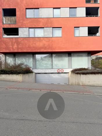 Pronájem garážového stání, Brno, Jaroslava Foglara, 13 m2