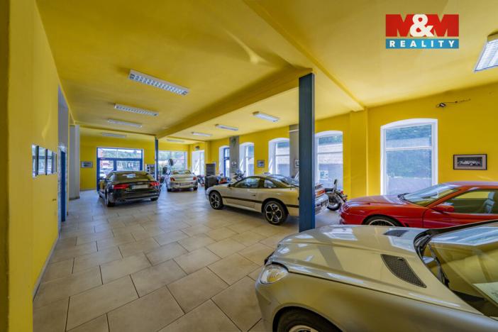 Prodej obchodního prostoru, Šarovy, 400 m2