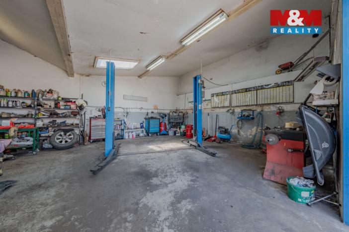 Prodej obchodního prostoru, Šarovy, 400 m2