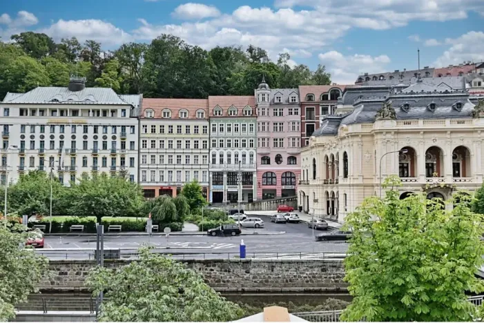 Prodej obchodního prostoru, Karlovy Vary, Divadelní náměstí, 100 m2