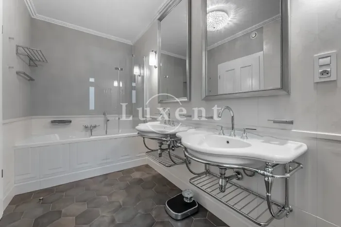 Prodej bytu 4+kk, Karlovy Vary, Vřídelní, 162 m2